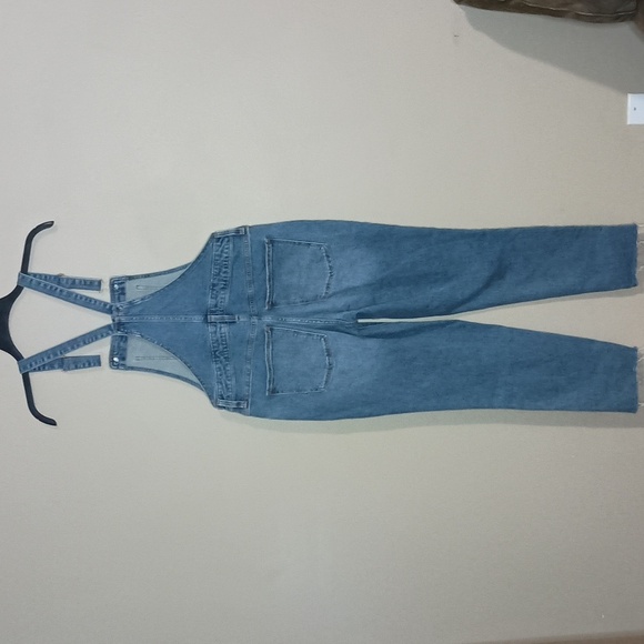 Universal Thread High-Rise Raw Hem Denim Overalls - Picture 5 of 9